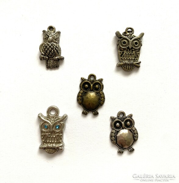 5 decorative owl figure pendants 2 cm nobody wore them, pieces of a collection.
