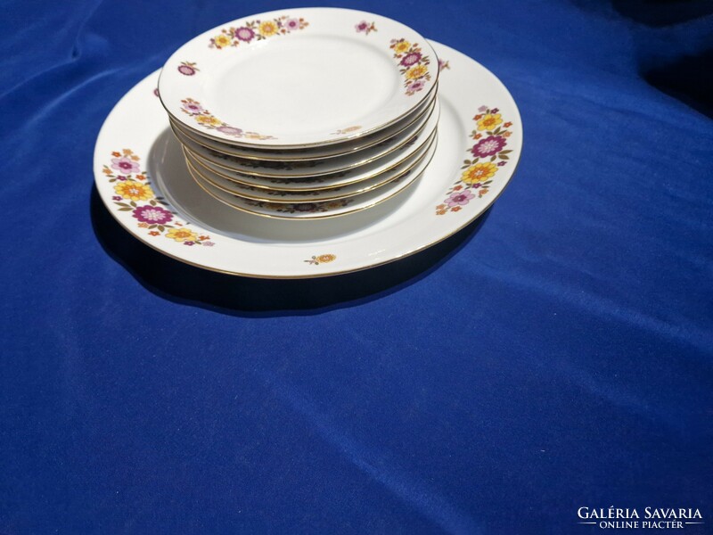 Alföldi tűzvirág mintás aranyszegélyes tányér tányérok sütis kínáló