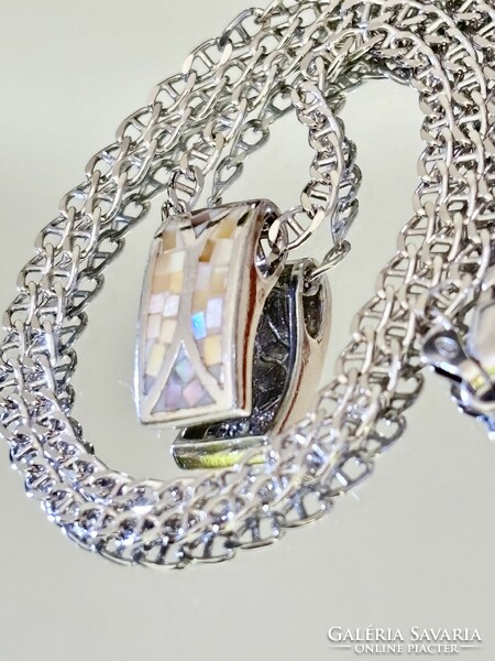 Silver necklace and pendant with mother-of-pearl inlay