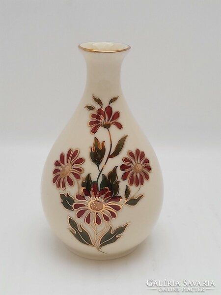 Zsolnay flower pattern vase, 11 cm