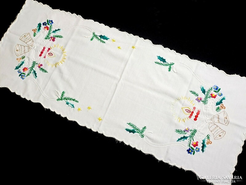 Tablecloth embroidered with a Christmas pattern, runner 84 x 34 cm