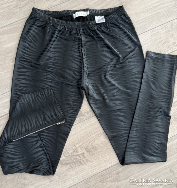 Black wave patterned leggings m