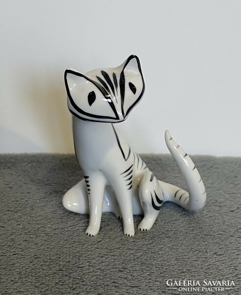 Hollóháza art deco hand-painted kitten, cat in perfect, beautiful condition