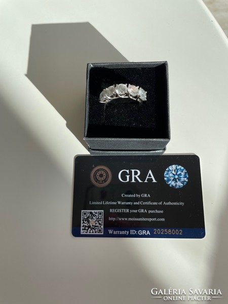 New! Beautiful sparkling moissanite diamond ring size 8