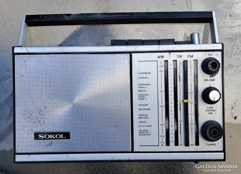 Sokol 308 Soviet pocket radio. Its operation is unknown,