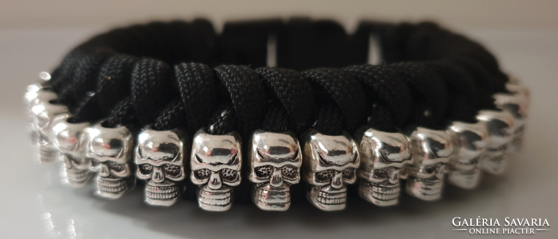 New! Custom handmade paracord men's bracelet with metal skulls