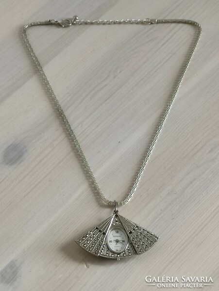 Small clock pendant necklace embedded in a silver-colored fan from the legacy of the photographer 