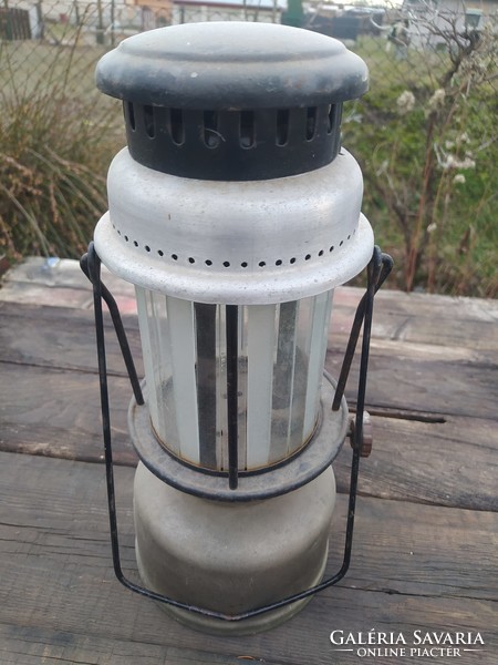 Gas lamp / storm lamp