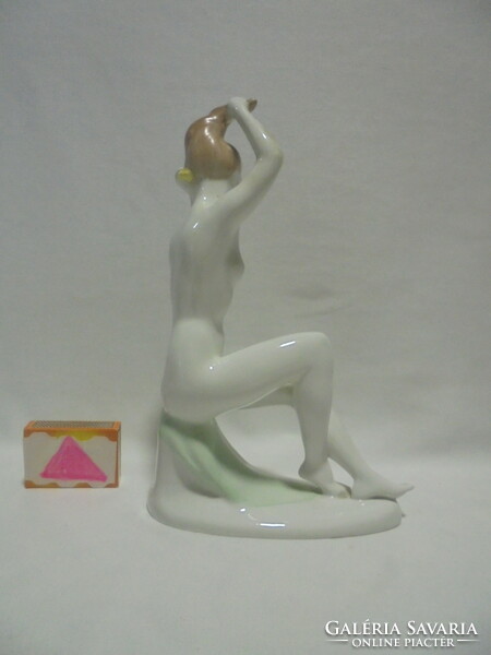 Aquincum porcelán fésülködő női akt figura, nipp - 22 cm