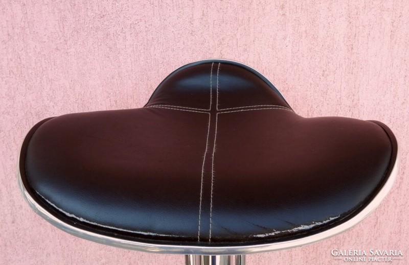 Modern légrugós bárszék bőrözött nyereg ülőkével