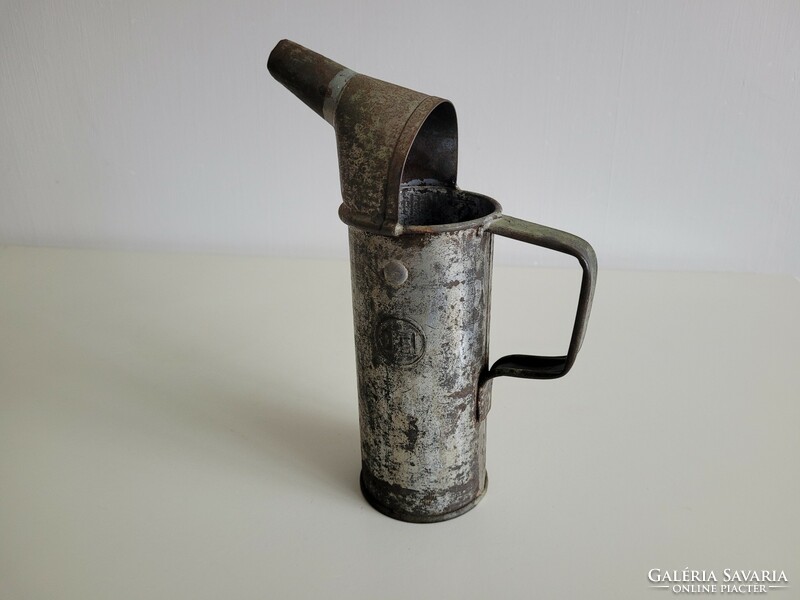 Old tin standard 0.5 liter pouring measuring cup