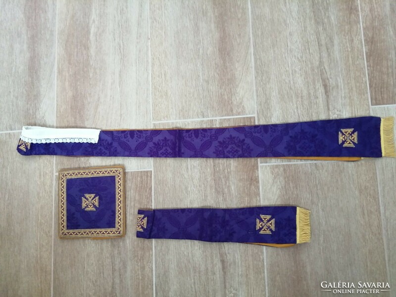 Beautiful, flawless, gold-woven purple brocade mass vestment, with accessories, liturgical, priestly vestment
