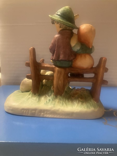 Nagyobb méretű , "Esti dal" c. nagyon szép , ritkább Goebel/Hummel figura