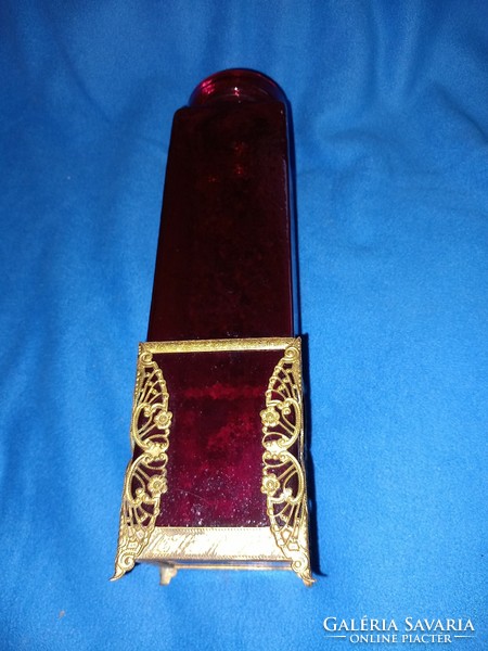 Antik Különleges rubinüveg váza díszváza áttört aranyozott réz szerelékkel.