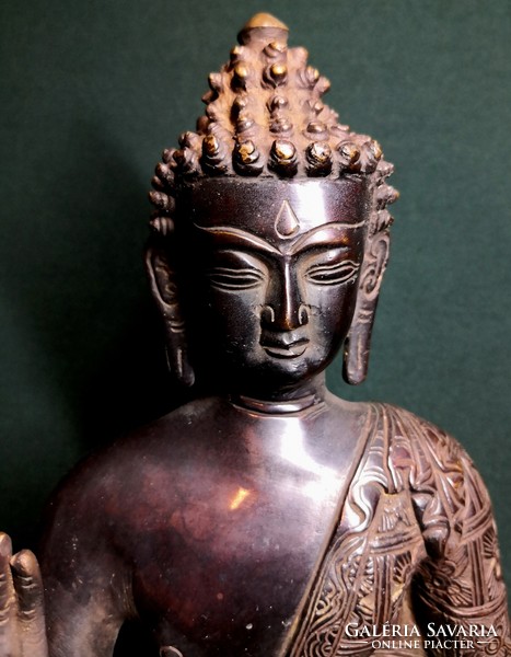 Dt/387 – bronze statue of a blessing Buddha (Nepal).