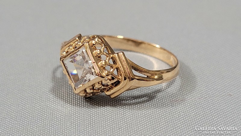 14 K arany női gyűrű 2,72g