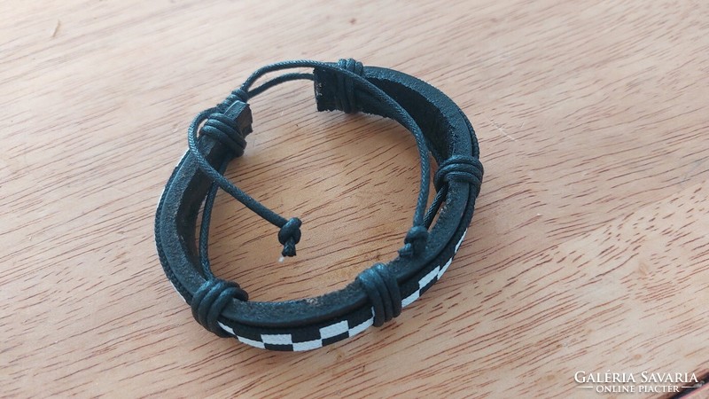 (K) leather bracelet