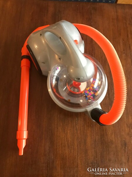 Battery operated toy vacuum cleaner. In brand new condition. Size: 30x24 cm