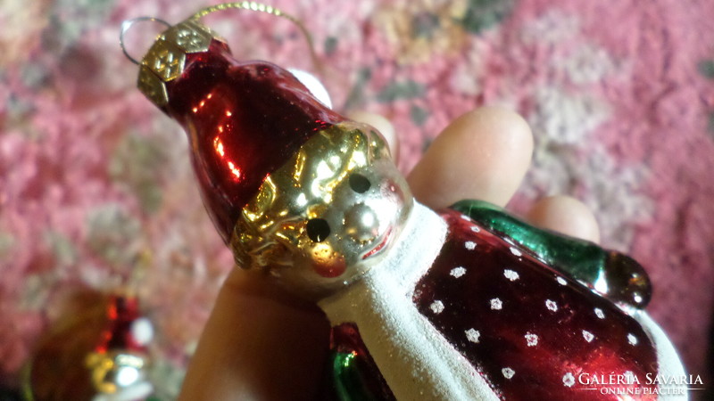 New, nostalgic ornament made of thicker glass, in good condition.