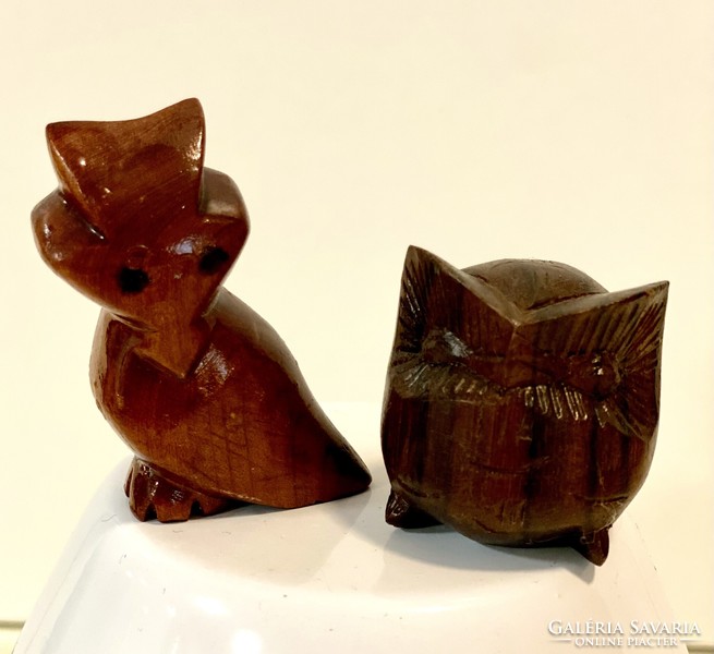 Bagoly-gyűjteményből  2 db régi tömör fa bagoly dísz mini szobor 3,5 és 5,5 cm