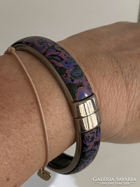 Old enamel painted vintage metal bangle bracelet with spring very decorative