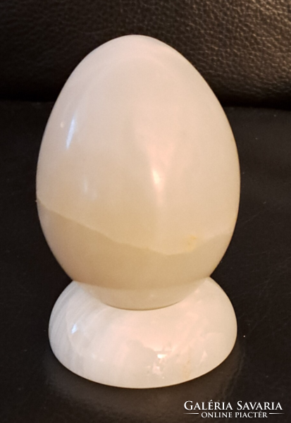 Onix tojás, talapzattal, 8,5 cm