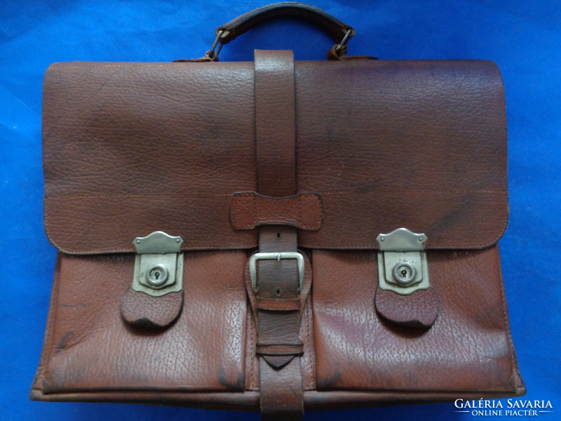 Retro leather handbag