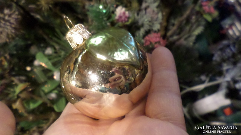 New, nostalgia ornament made of glass, in very nice condition. / Apple