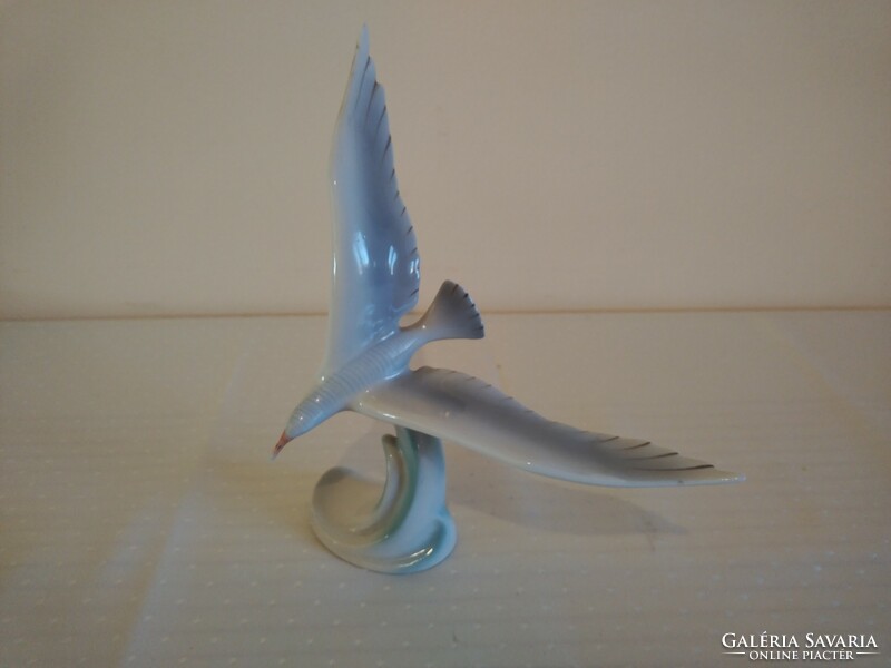 Hand painted raven house seagull nipp