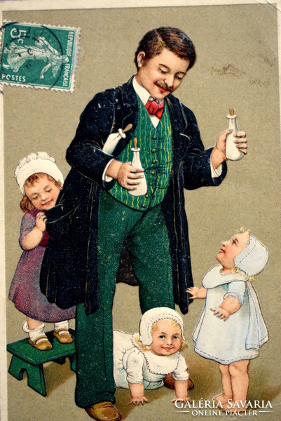 Antik dombornyomott üdvözlő képeslap - apa , 3 gyerek . 3 cumisüveg