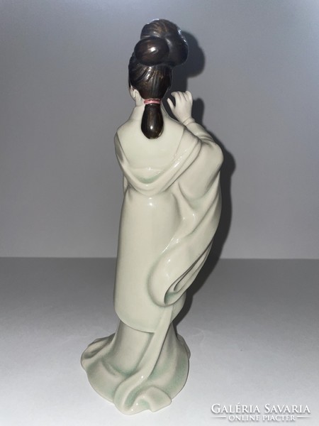 Keleti porcelán Hölgy figura
