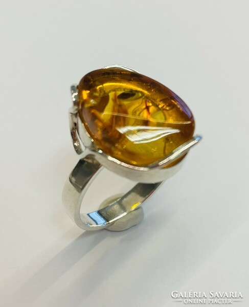 Silver ring with amber stone 62m