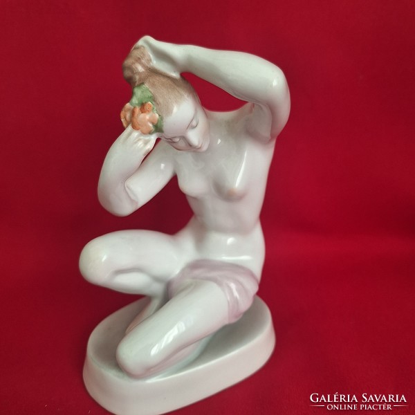 Aguincumi porcelain combing nude