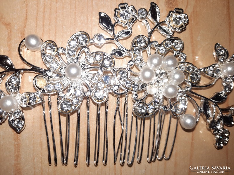 Pearl and flower hairpin
