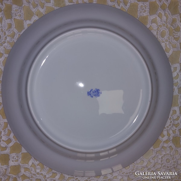 Porcelain flat plate with Alföldi carnation pattern and gold border