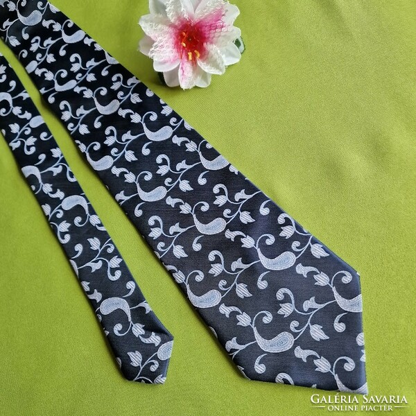 ESKÜVŐ NYK71 - Sötétkék alapon indamintás selyem nyakkendő