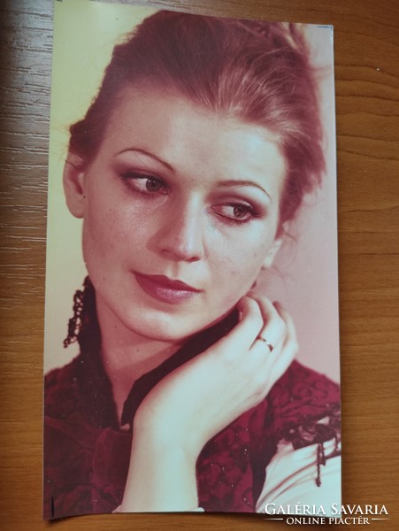 Frajt Edit színésznő portré fotója a 80 as évekből. G."Maxi" fotóművész hagyatékából
