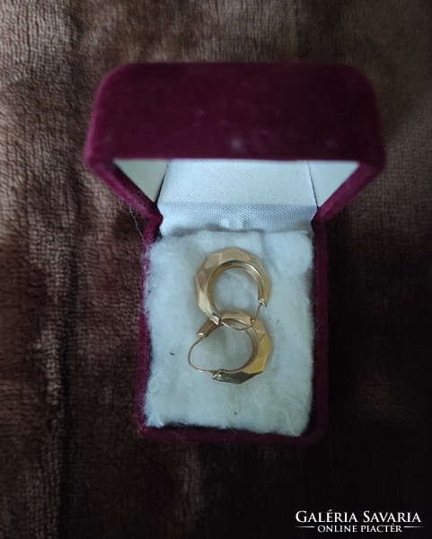 Price reduction! A pair of gold earrings for sale!