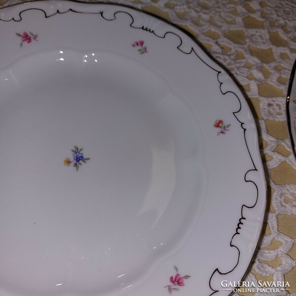 Zsolnay porcelán, kedvelt kisvirágos süteményes tányérok
