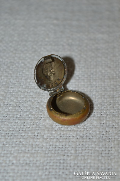 Pendant or relic holder