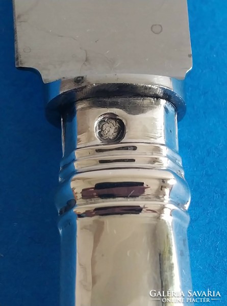 Silver serving knife in violin style