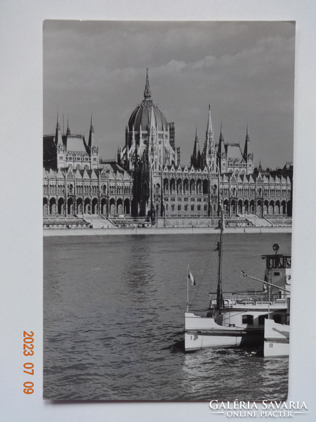 Old postcard: Budapest, country house, parliament (1965)