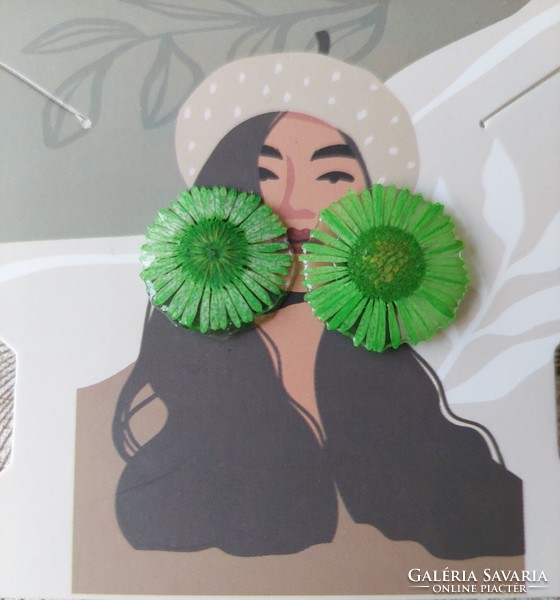 Green natural flower earrings