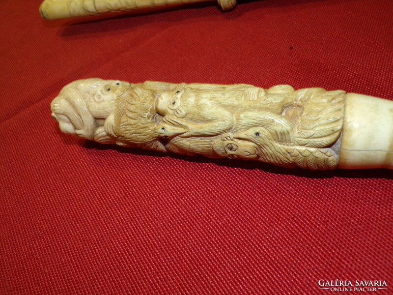 Japanese carved bone umbrella handle, 1920s