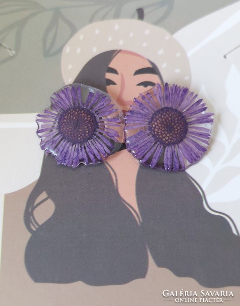 Purple real flower earrings