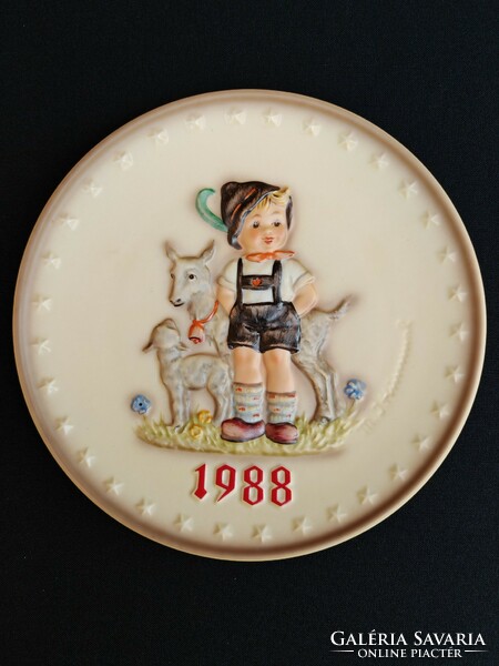 Hummel 2-piece wall plate collector's collection!