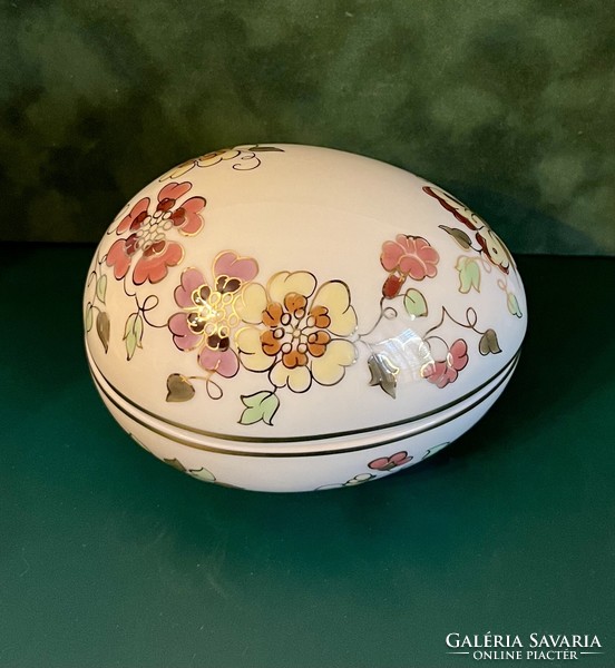 Zsolnay egg bonbonier with butterfly pattern
