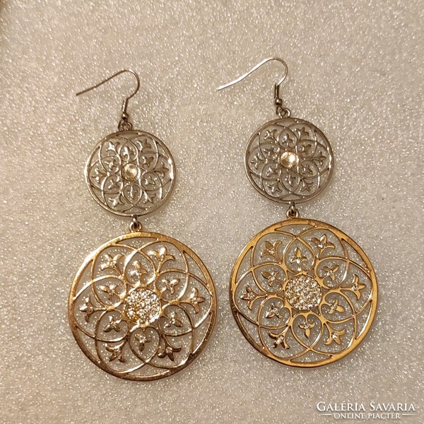 Special earrings with silver/gold color combination