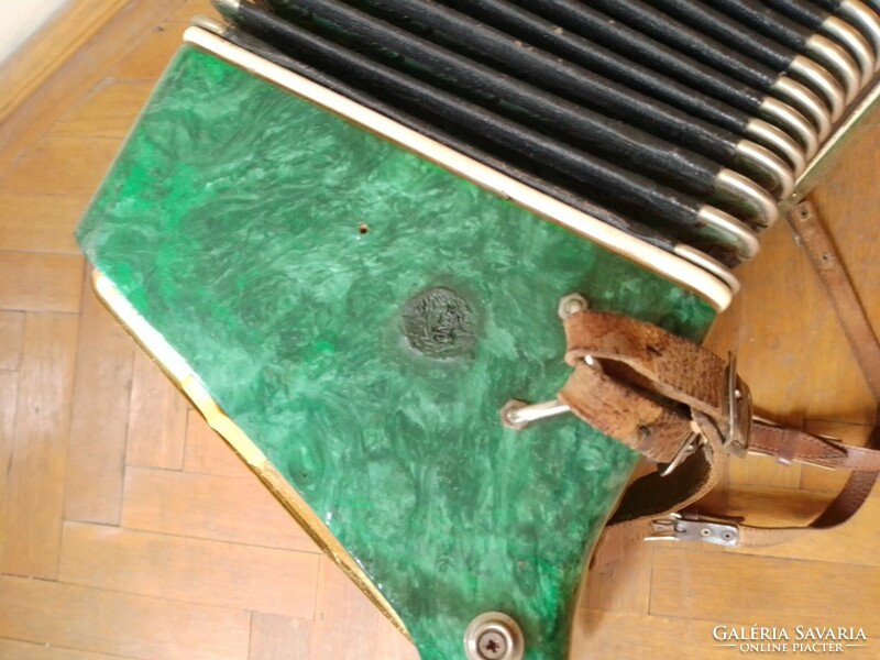 Régi tangóharmonika, gyártó ismeretlen, akár dekorációnak