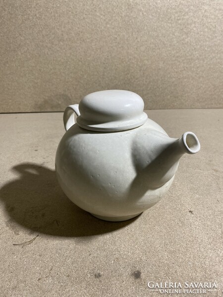 Ceramic pourer, 25 x 17 x 17 cm high work. Flawless